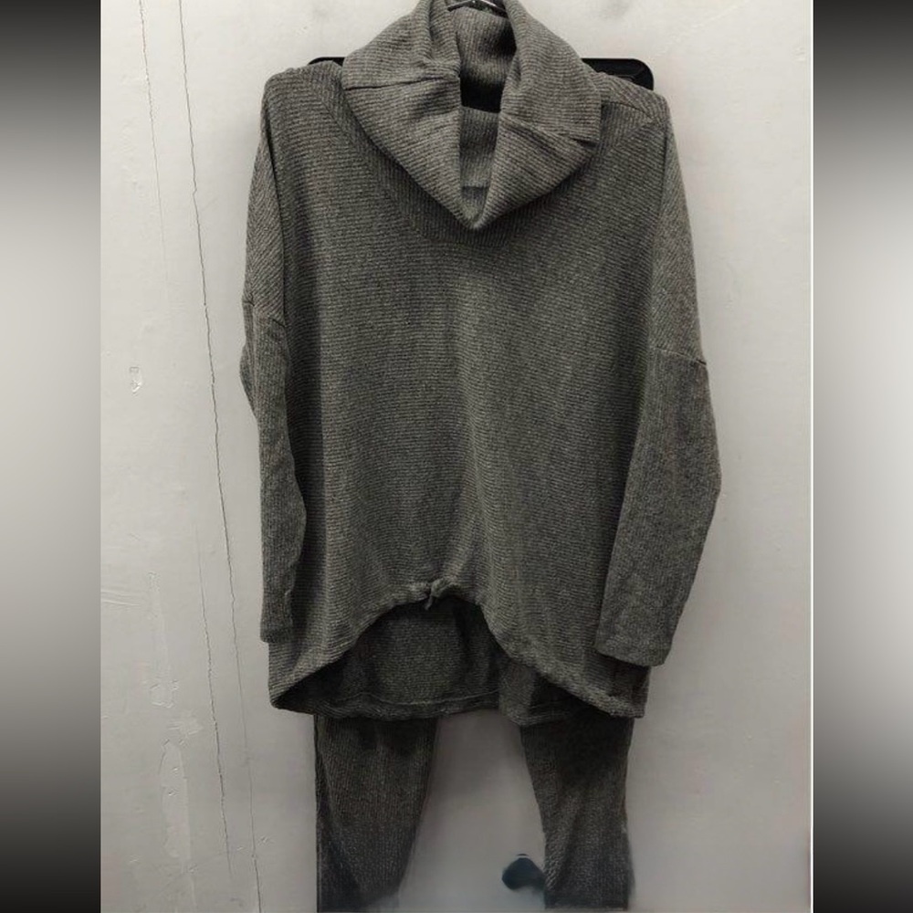 NWT Live Well Cozy Gray Cowl Neck Lounge Set.  Size M